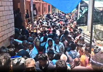 चारधाम यात्रा में उमड़ी रिकॉर्डतोड़ भीड़, केदारनाथ-बदरीनाथ रूट पर लगा 13 किमी लंबा जाम।