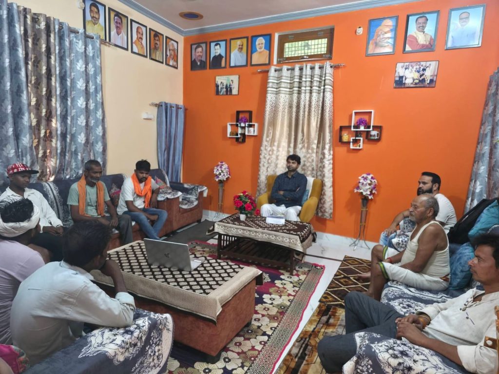 ‘मन की बात’ के 134वें संस्करण में गूंजी बस्ती की पहचान, पीएम मोदी ने आकाश गुप्ता की टीम को बनाया देश के युवाओं के लिए प्रेरणा।