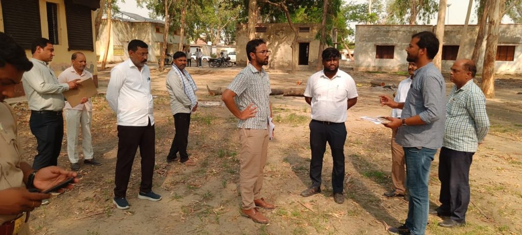 कुदरहा विकास खंड पहुंचे मुख्य विकास अधिकारी, गौशालाओं और औद्योगिक क्षेत्र का किया निरीक्षण।