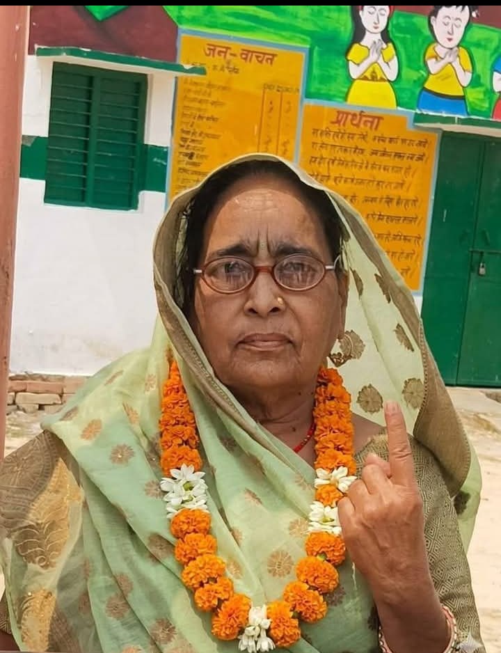 ग्राम प्रधानों को प्रशासक बनाए जाने पर प्रधान संघ में खुशी, ब्लॉक अध्यक्ष मुन्नी देवी ने दी बधाई।
