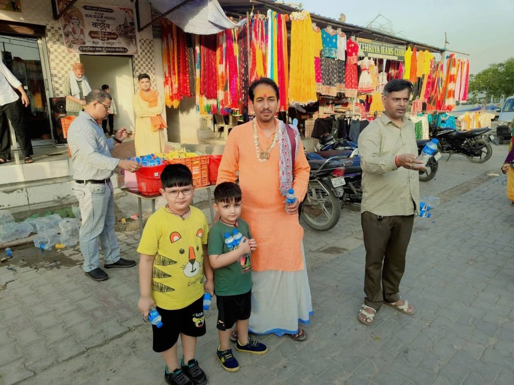 चौरासी कोस परिक्रमार्थियों की सेवा में जुटा स्वर्णकार समाज, दो दिवसीय सेवा शिविर का हुआ समापन।