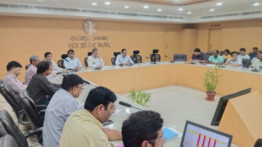 डीएम की अध्यक्षता में जिला स्वास्थ्य समिति (शासी निकाय) की बैठक हुई आयोजित।