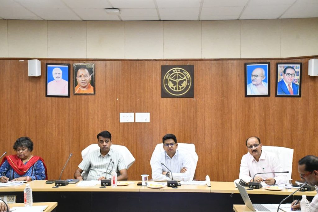 डीएम की अध्यक्षता में कलेक्ट्रेट सभागार में जिला स्वास्थ्य समिति एवं स्वास्थ्य विभाग की समीक्षा बैठक सम्पन्न।