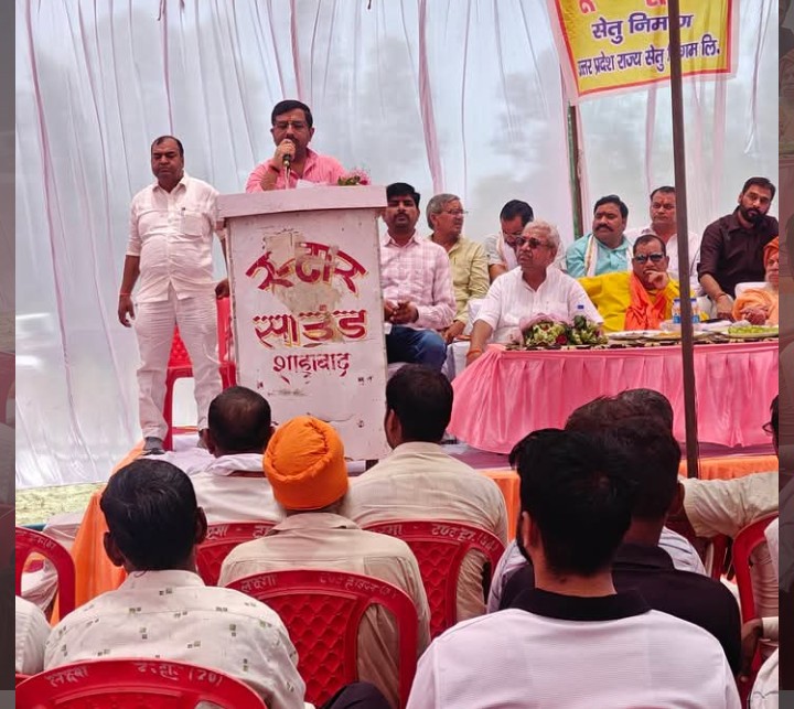 गोमती तट पर सेतु निर्माण का भूमि पूजन सम्पन्न, क्षेत्रीय विकास को मिलेगी नई गति।