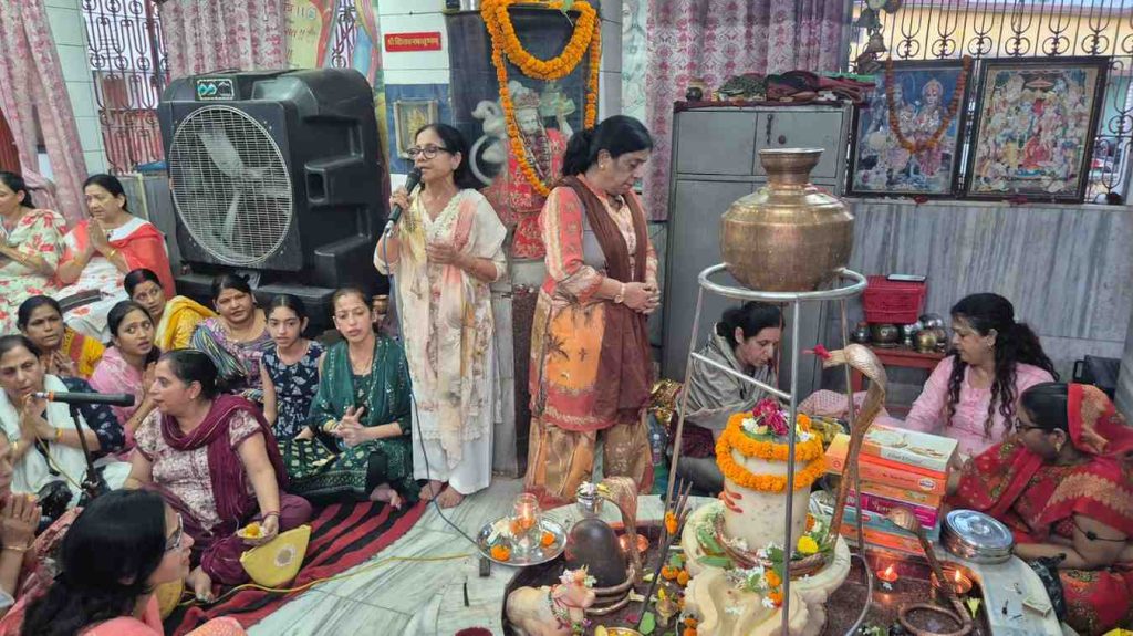 कंपनी बाग शिव मंदिर पर छठे बड़े मंगलवार पर उमड़ा आस्था का जनसैलाब।