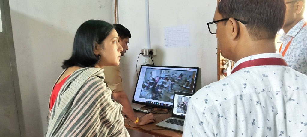 पुलिस भर्ती परीक्षा की तैयारियों का डीएम-एसएसपी ने लिया जायजा, नकल रोकने के कड़े इंतजाम।