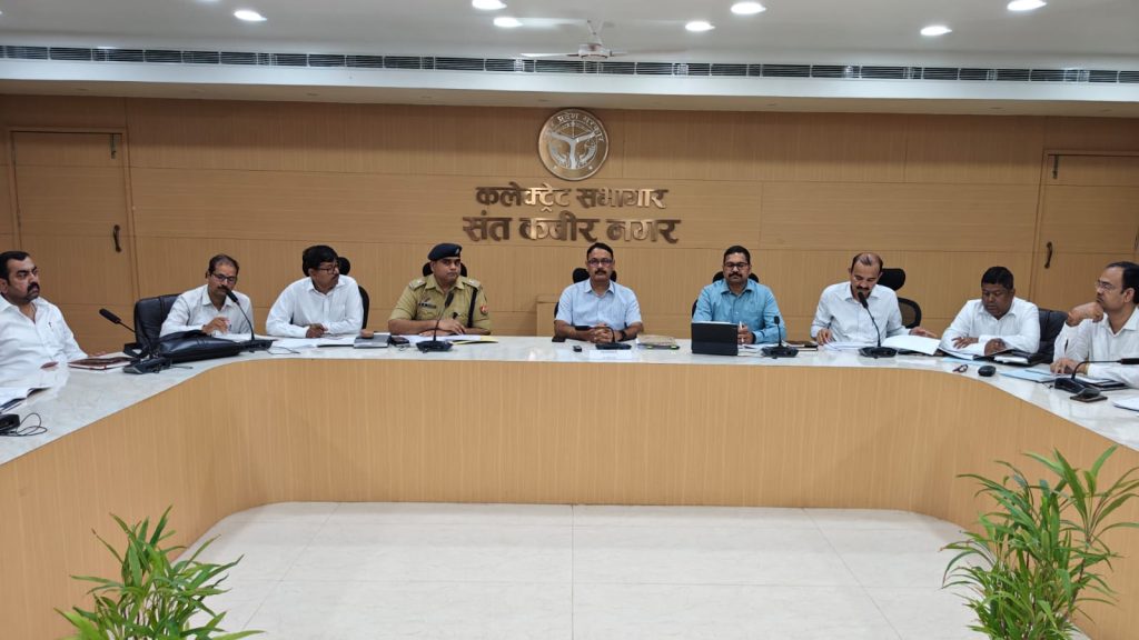 डीएम की अध्यक्षता में 03 व 04 जून को आयोजित होने वाली प्रशिक्षित स्नातक शिक्षक (टीजीटी) परीक्षा को सकुशल संपन्न कराने के दृष्टिगत समीक्षा बैठक हुई आयोजित।