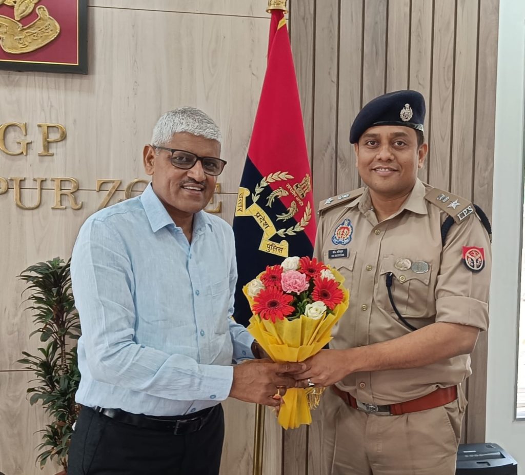 गोरखपुर के एडीजी मुथा अशोक जैन बने डीजी, पुलिस अधिकारियों ने दी बधाई।