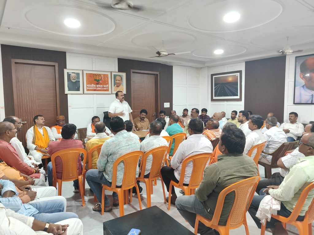 सीएम योगी के आगमन को लेकर भाजपा कार्यालय सहजनवा में तैयारी बैठक संपन्न।