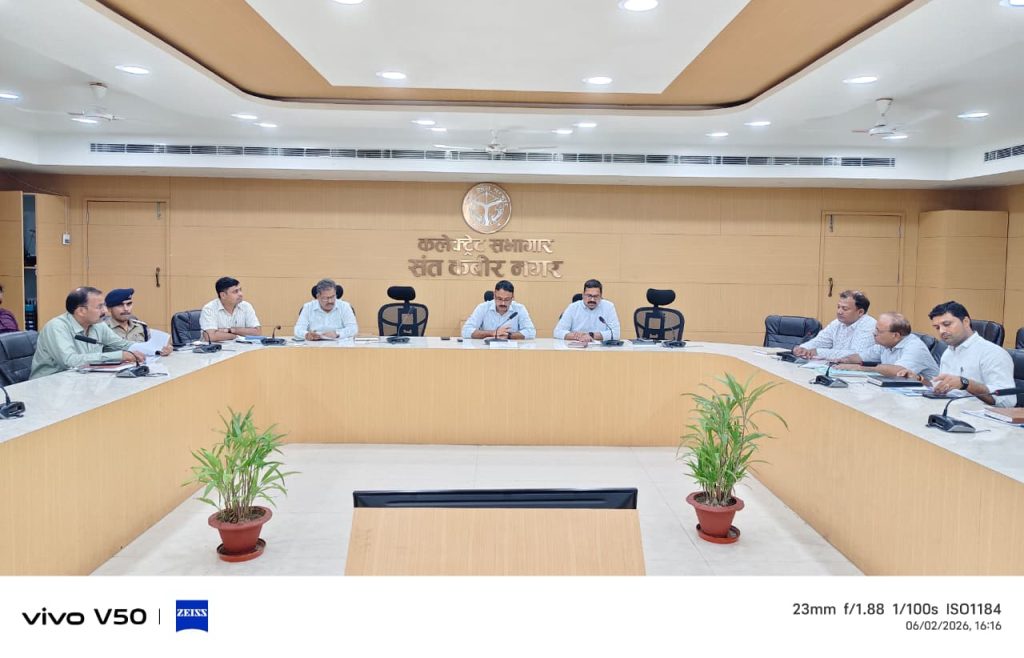 डीएम की अध्यक्षता में जनपद में सम्भावित बाढ़ से बचाव के दृष्टिगत स्टेयरिंग कमेटी की बैठक कर की गयी तैयारियों की समीक्षा।