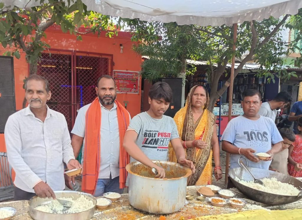 ज्येष्ठ माह के पांचवें मंगलवार पर हनुमान मंदिर में भव्य भंडारा, हजारों श्रद्धालुओं ने ग्रहण किया प्रसाद।