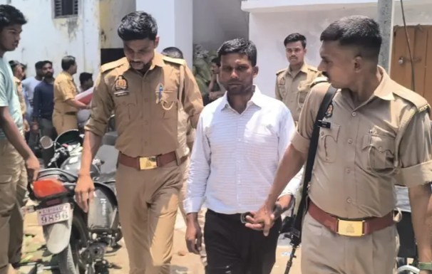 धर्मांतरण की शिकायत पर मिश्रिख में पुलिस की छापेमारी, कई लोग पूछताछ के लिए हिरासत में