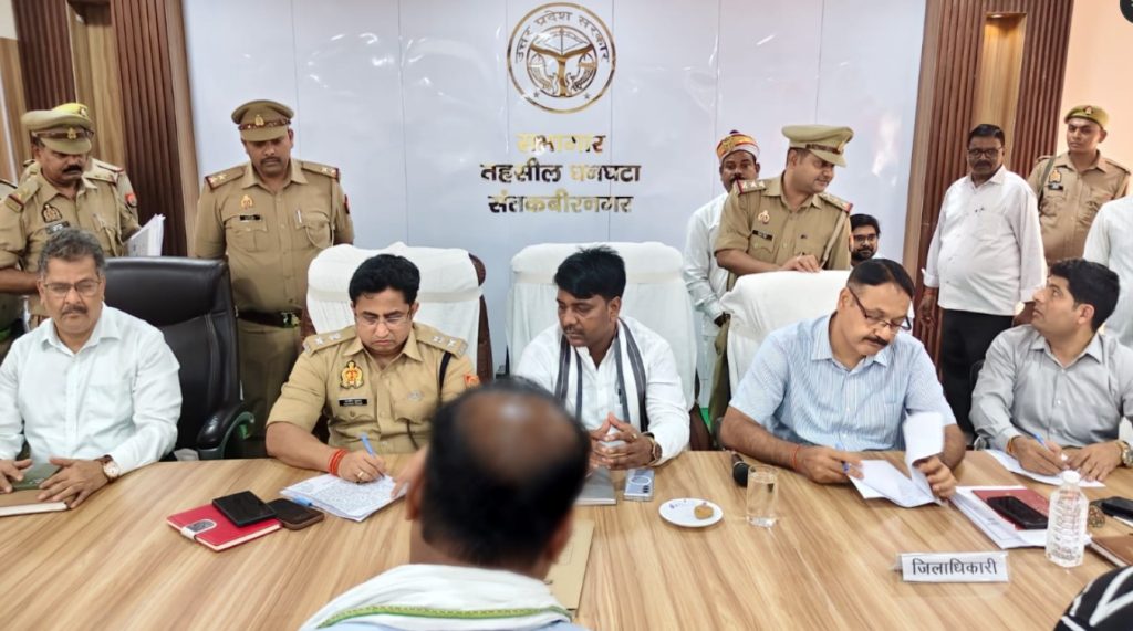 धनघटा तहसील में सम्पूर्ण समाधान दिवस आयोजित, अधिकारियों को समयबद्ध निस्तारण के निर्देश।