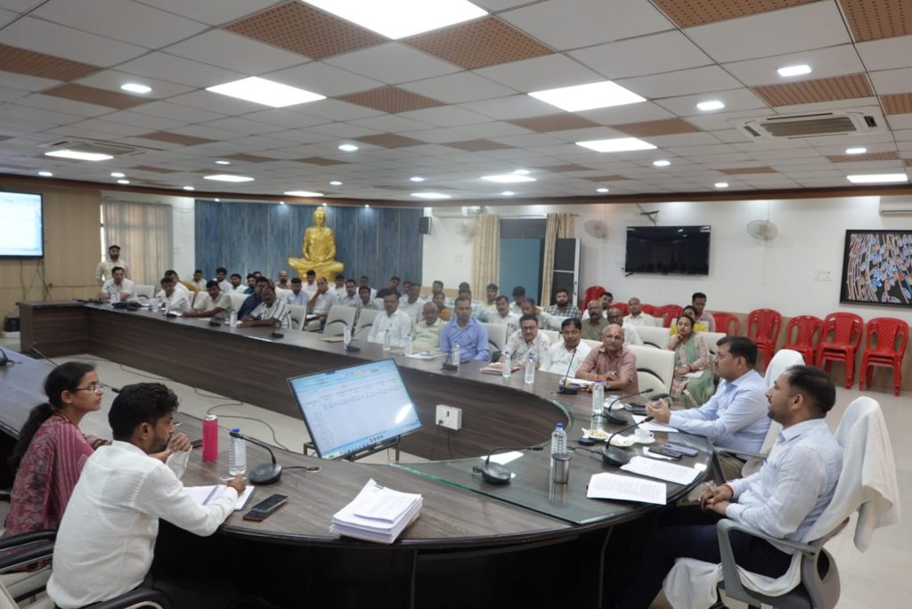 वर्ष 2018-19 से 2023-24 तक के ऑडिट प्रस्तरों के निस्तारण हेतु जिलाधिकारी ने दिए कड़े निर्देश।