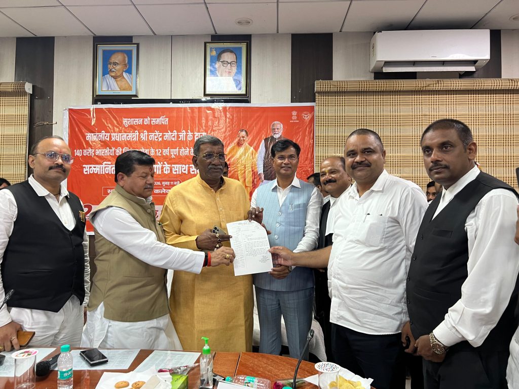 मिश्रिख में सिविल कोर्ट संचालन की मांग तेज, अधिवक्ताओं ने मंत्रियों को सौंपा ज्ञापन।
