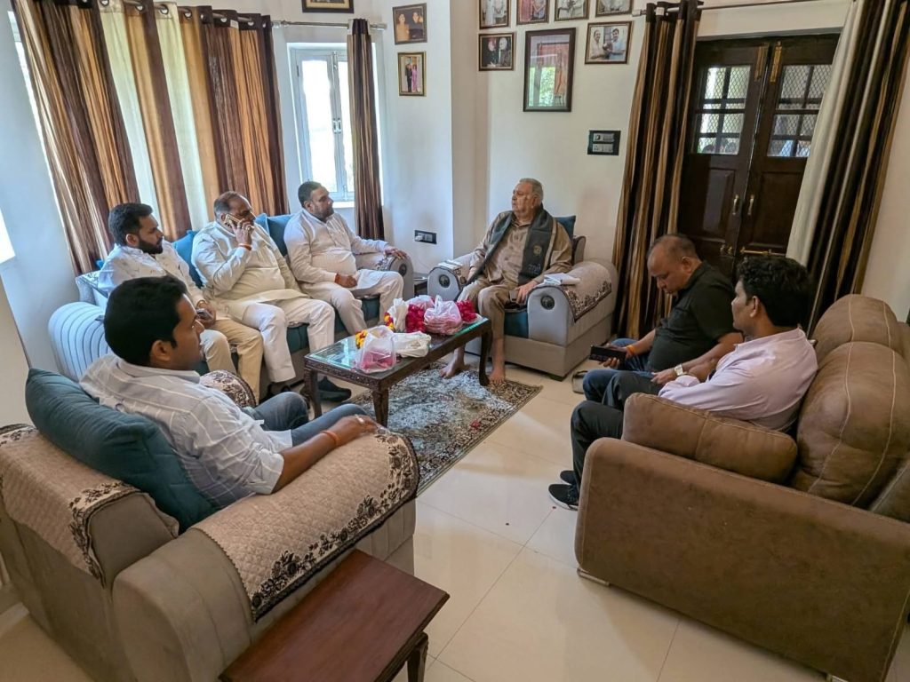 चुनावी तैयारी में जुटी भाजपा, प्रत्याशी मानवेंद्र प्रताप सिंह के साथ महानगर अध्यक्ष ने वरिष्ठ नेताओं से की मुलाकात।