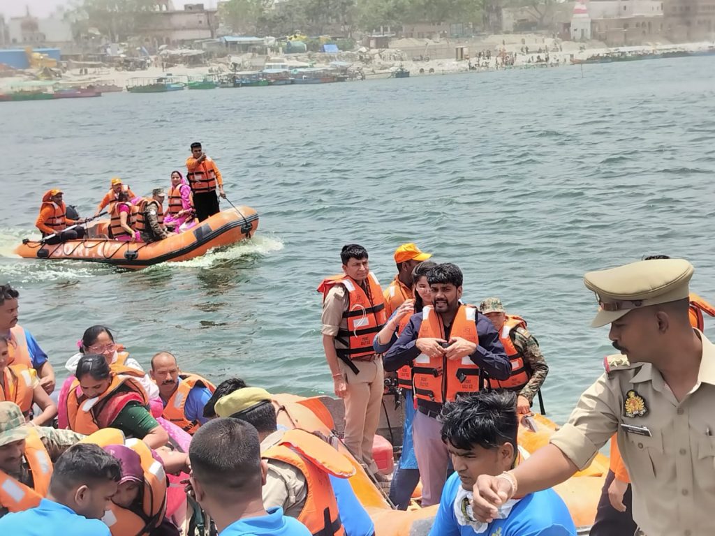जनपद मथुरा में बाढ़ आपदा से निपटने हेतु मेगा मॉक ड्रिल का हुआ सफल आयोजन।