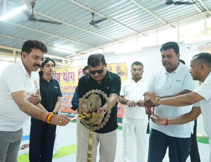 अंतर्राष्ट्रीय योग दिवस के उपलक्ष्य में सीतापुर पुलिस लाइन में योग सप्ताह का शुभारंभ।