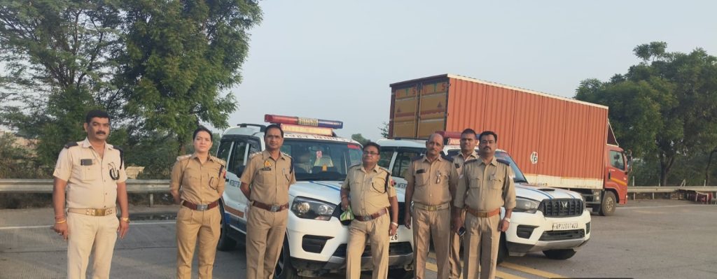 यमुना एक्सप्रेसवे पर परिवहन विभाग का बड़ा अभियान, 7 बसें सीज, 22 के चालान।