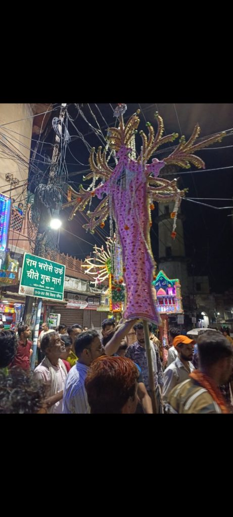 मोहर्रम की तीसरी तारीख : चौक बाजार से निकला अलम का जुलूस।
