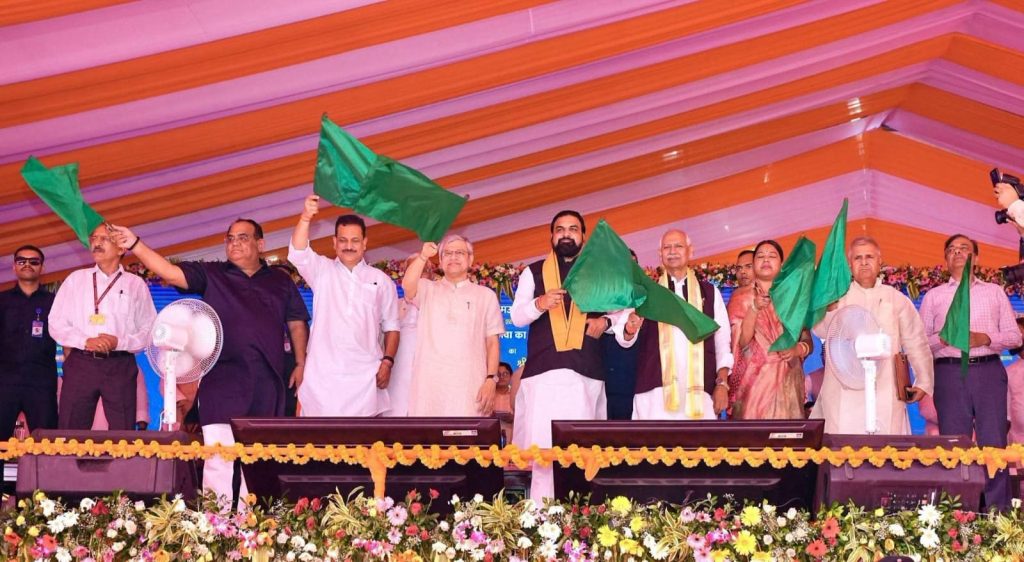 छपरा-मऊ से दिल्ली के लिए नई एक्सप्रेस ट्रेनों का शुभारंभ।