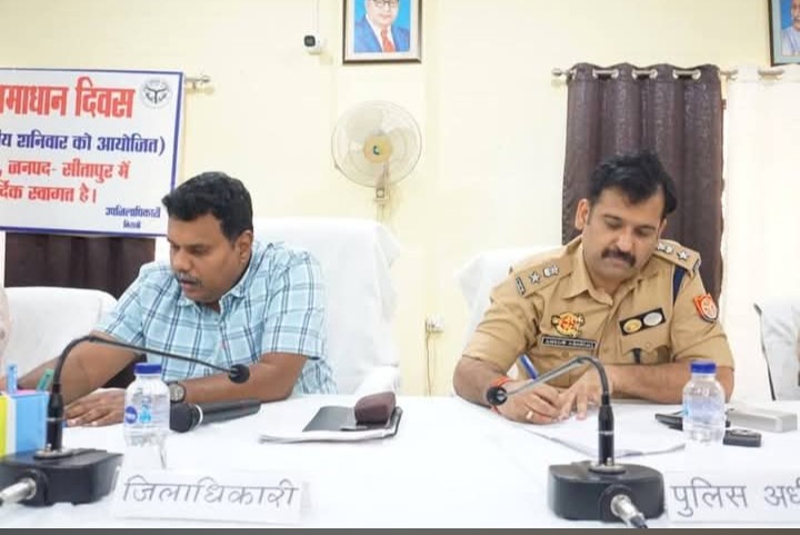 संपूर्ण समाधान दिवस में डीएम व एसपी ने सुनीं जनसमस्याएं, गुणवत्तापूर्ण निस्तारण के दिए निर्देश।