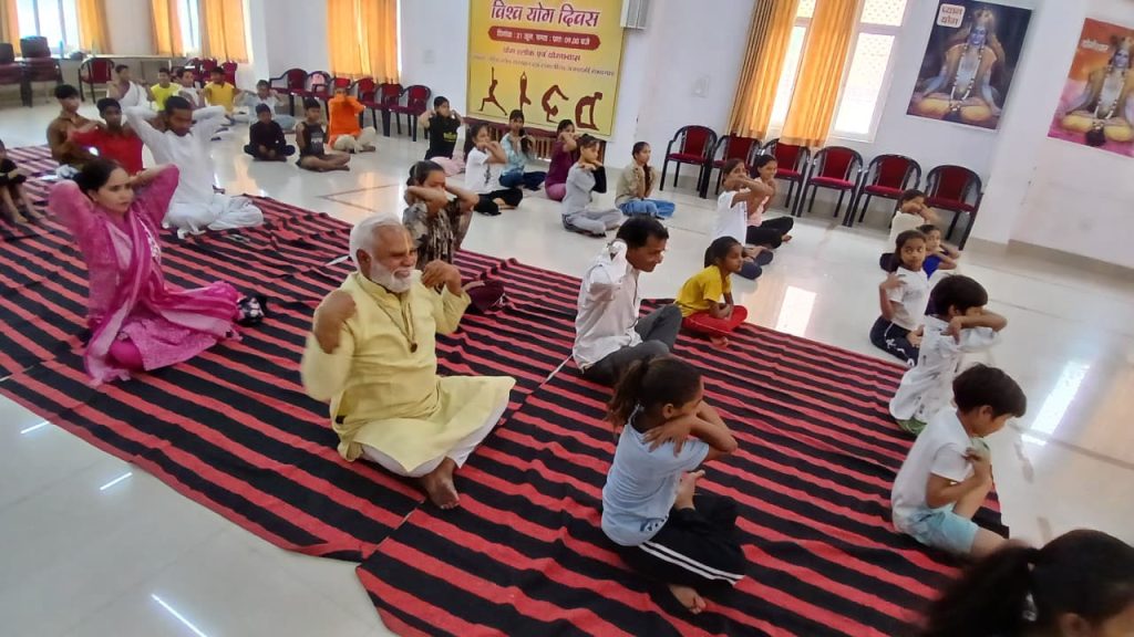 विश्व योग दिवस पर गीता शोध संस्थान में हुआ योगाभ्यास, गीता के ध्यान-योग का बताया महत्व।