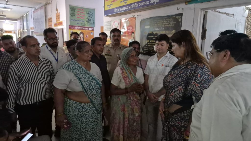 राज्य महिला आयोग की अध्यक्ष ने फरह सीएचसी का किया निरीक्षण, साफ-सफाई व स्वास्थ्य सेवाओं में सुधार के दिए निर्देश।