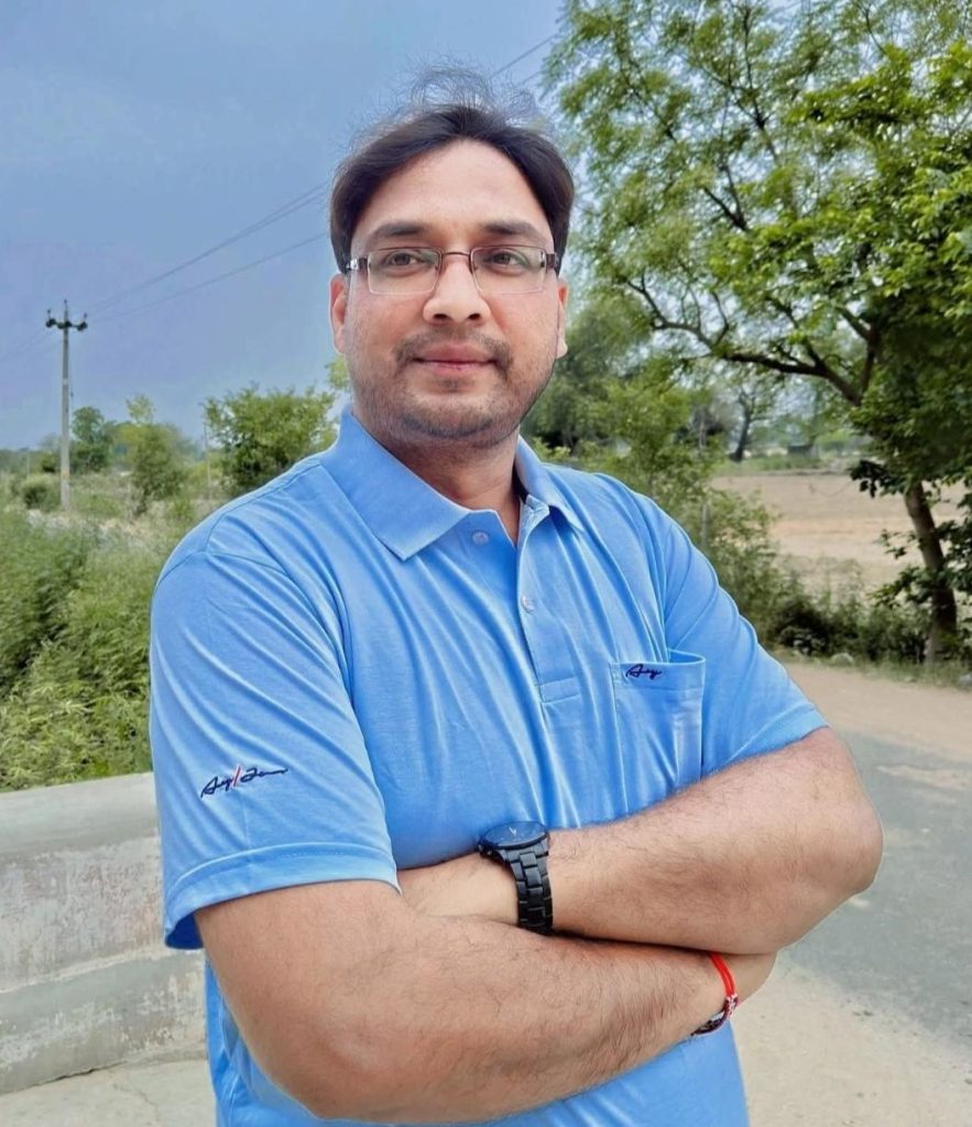 लखनऊ के कोचिंग सेंटर में अग्निकांड का शिकार हुए छात्रों को दी श्रद्धांजलि।