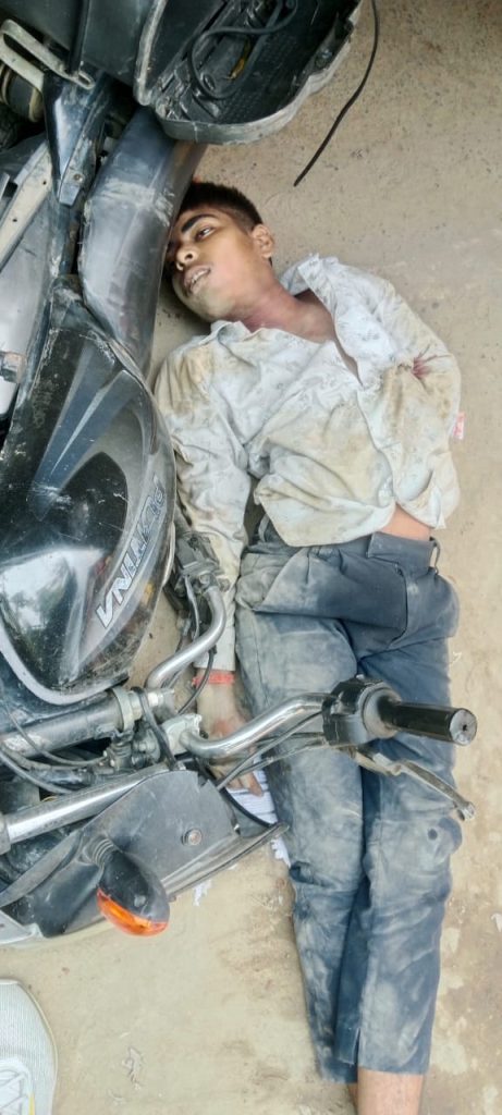 तेज रफ्तार बालू लदे ट्रक ने बाइक को रौंदा, 14 वर्षीय मासूम की मौके पर मौत, पिता घायल।
