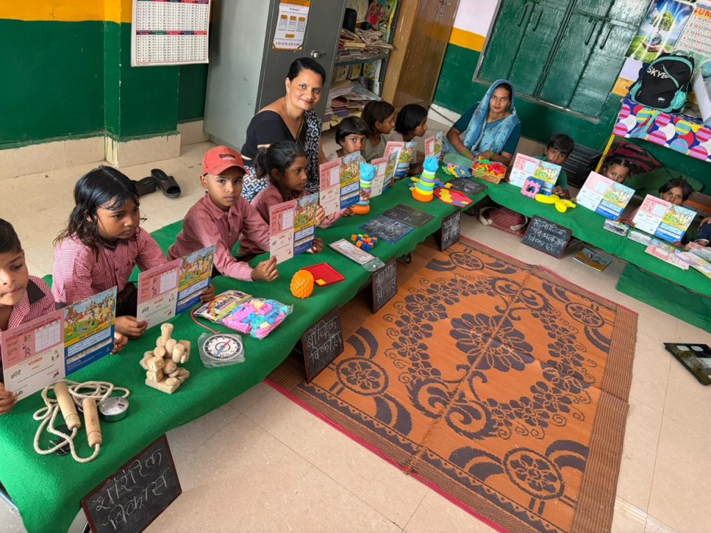 स्कूल रेडीनेस मेले में बच्चों ने दिखाई प्रतिभा, एआरपी गीता रावत ने परखी शिक्षण गुणवत्ता।