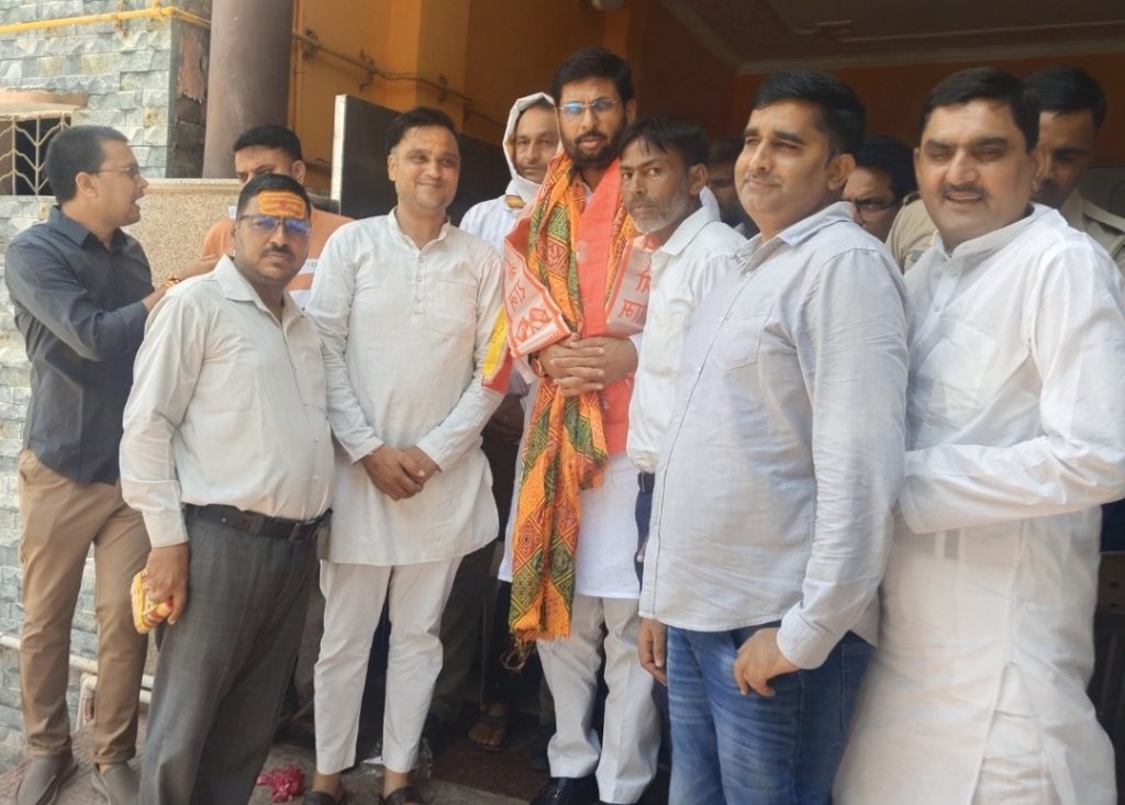 भाजपा प्रदेश महामंत्री राजेश चौधरी का श्री वामन भगवान महोत्सव समिति ने किया सम्मान।