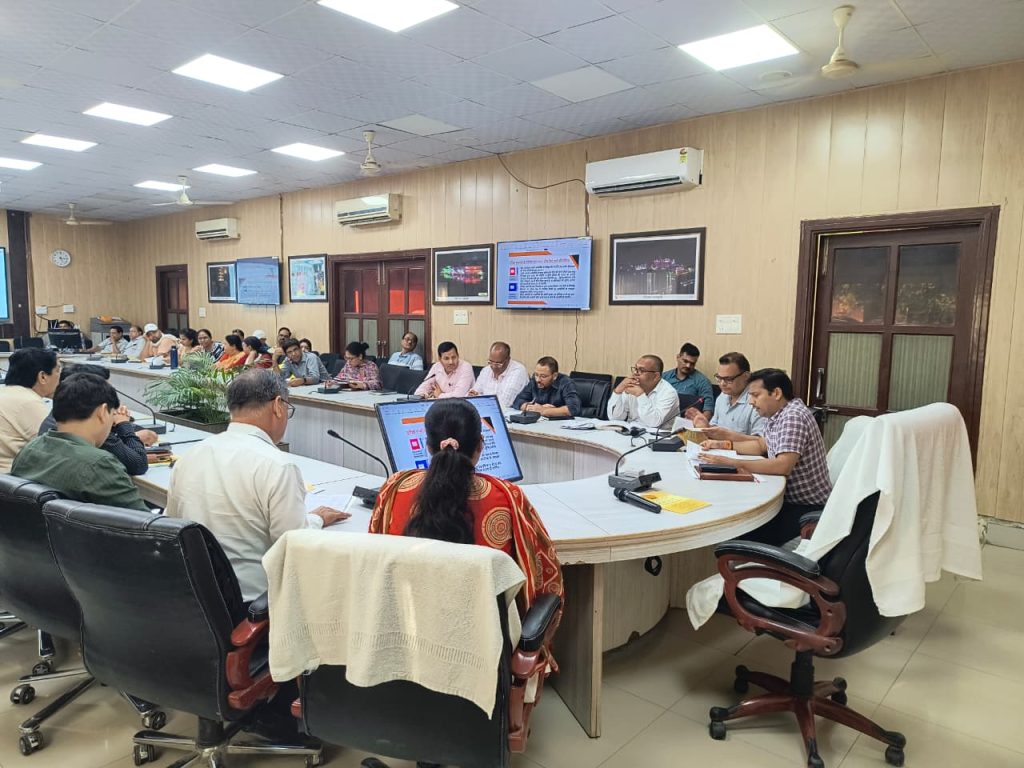 यूपी टीईटी-2026 की तैयारियां पूरी, मथुरा के 15 केंद्रों पर होगी परीक्षा; नकलविहीन आयोजन के लिए अधिकारियों को दिए निर्देश।