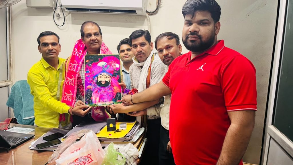 असिस्टेंट ड्रग कमिश्नर और औषधि निरीक्षक का किया गया विदाई समारोह।