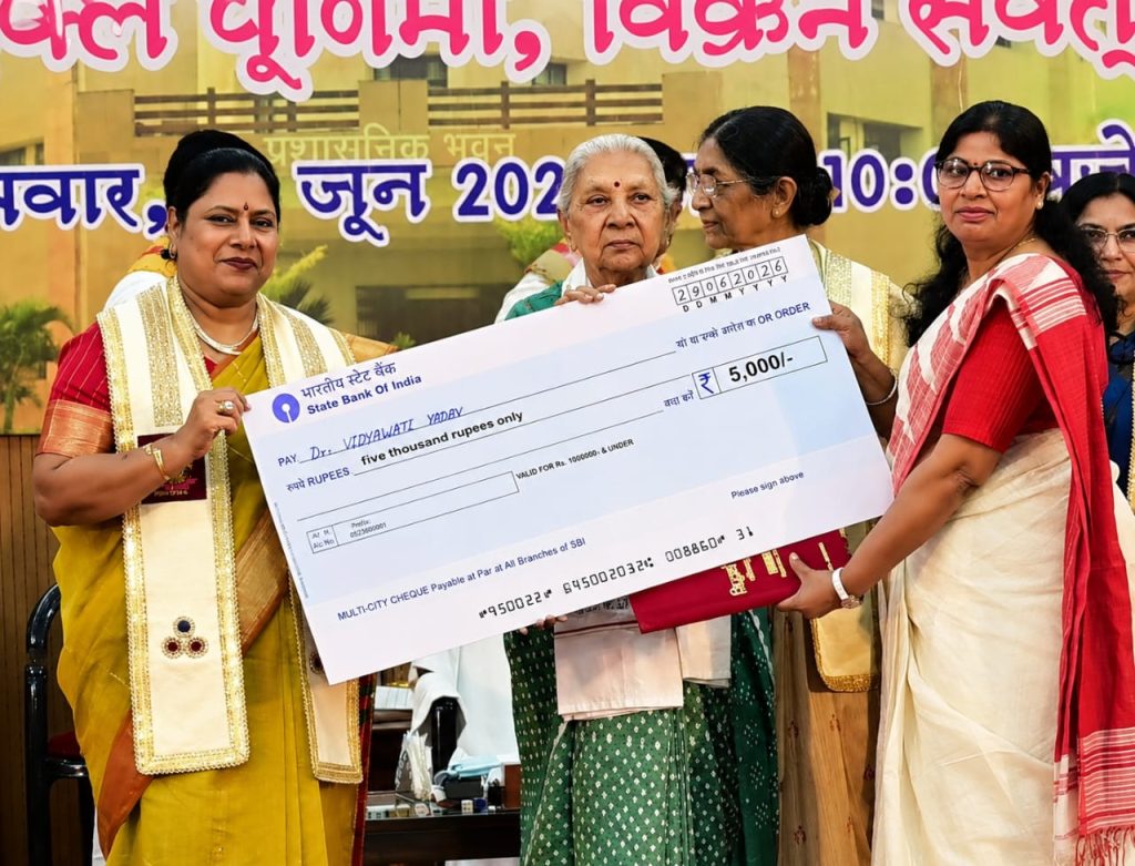 सिद्धार्थ विश्वविद्यालय के दीक्षांत समारोह में डॉ. विद्यावती यादव को मिला ‘उत्कृष्ट शिक्षक सम्मान’