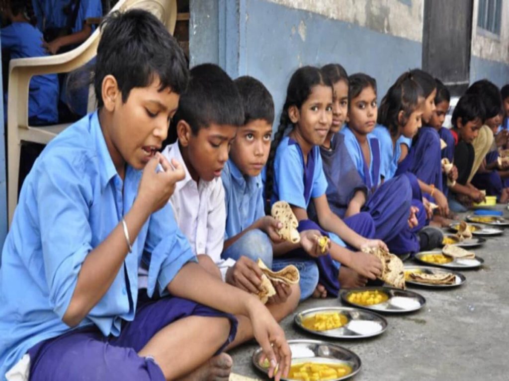 25 जून से स्कूल खुलने से पहले पीएम पोषण योजना की व्यापक तैयारी, बच्चों को मिलेगा सुरक्षित और पौष्टिक भोजन।