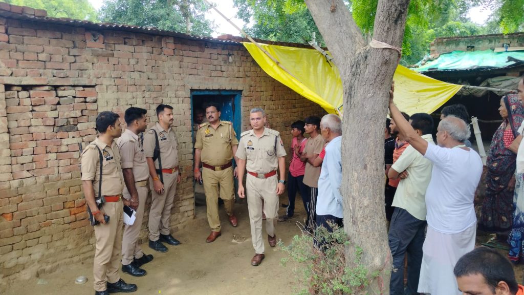 घर के अंदर युवती ने फांसी लगाकर की आत्महत्या; कुड़वार थाना क्षेत्र के भगवानपुर गांव से जुड़ा मामला।
