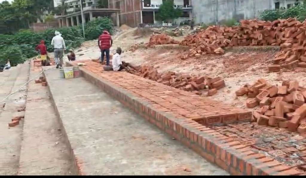 पीली ईंटों ने खड़े किए सवाल, अब जांच के भरोसे पूरी व्यवस्था।
