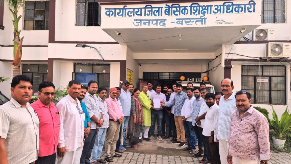 15 सूत्रीय मांगों को लेकर प्राथमिक शिक्षक संघ ने मुख्यमंत्री को भेजा ज्ञापन।