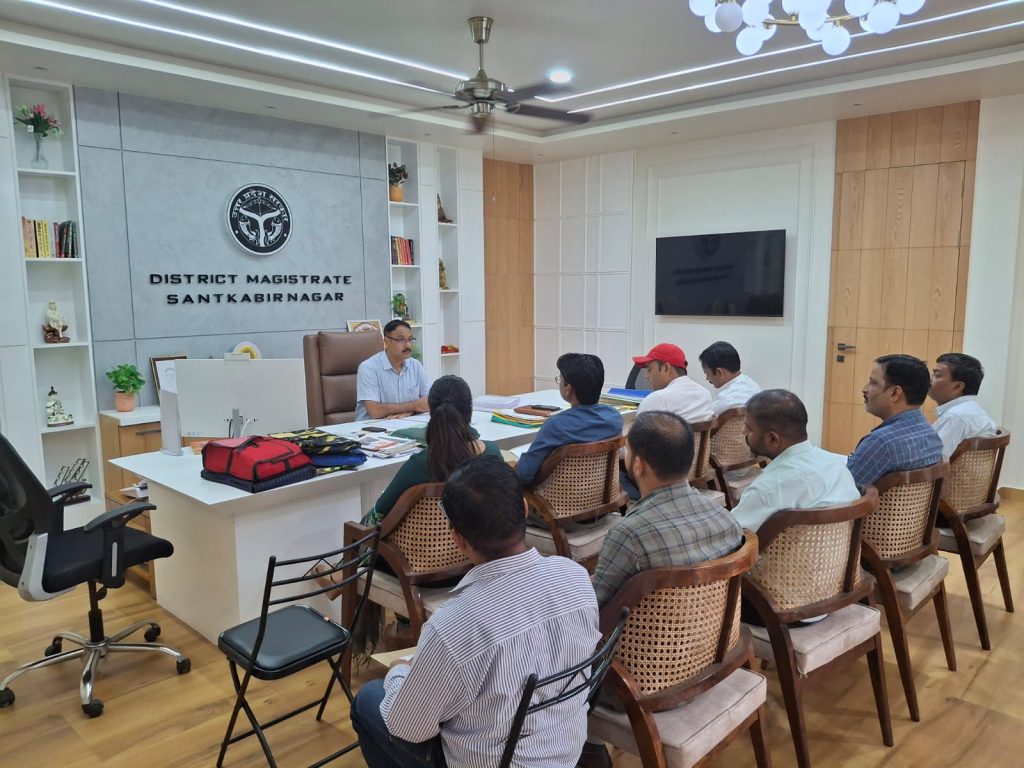 डीएम की अध्यक्षता में जिला सड़क सुरक्षा समिति की बैठक हुई आयोजित।