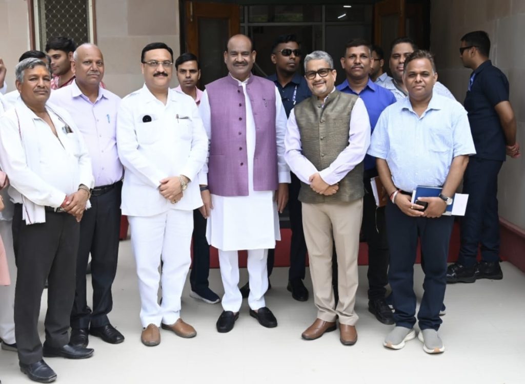 दुवासु पहुंचे लोकसभा अध्यक्ष ओम बिरला, कुलपति से मुलाकात कर विश्वविद्यालय की उपलब्धियों की ली जानकारी।