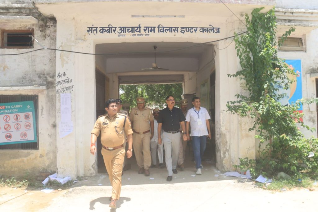 शांतिपूर्ण ढंग से संपन्न हुई UPTET-2026 की दूसरे दिन की परीक्षा, डीएम व एसपी ने परीक्षा केंद्रों का किया निरीक्षण।