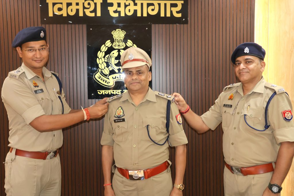 मथुरा के एएसपी (ग्रामीण) सुरेश चंद्र रावत बने आईपीएस, पीपिंग सेरेमनी में किया गया सम्मानित।