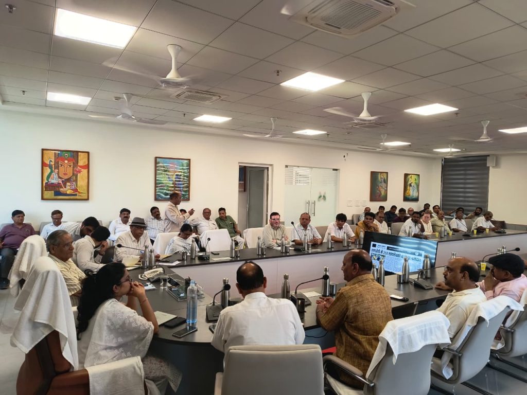 ब्रज में गंदगी आस्था के प्रति दर्शा रही है असभ्य आचरण : शैलजाकांत मिश्र