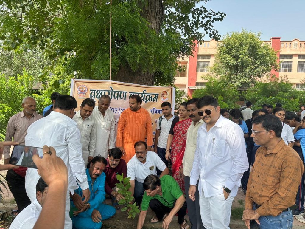 बीएसए महाविद्यालय में 251 पौधों का महावृक्षारोपण, 1000 पौधे लगाने का लिया संकल्प।