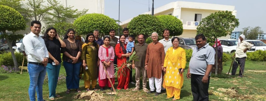 ‘एक पेड़ मां के नाम’ अभियान के तहत केडी विश्वविद्यालय में पौधरोपण, पर्यावरण संरक्षण का लिया संकल्प।
