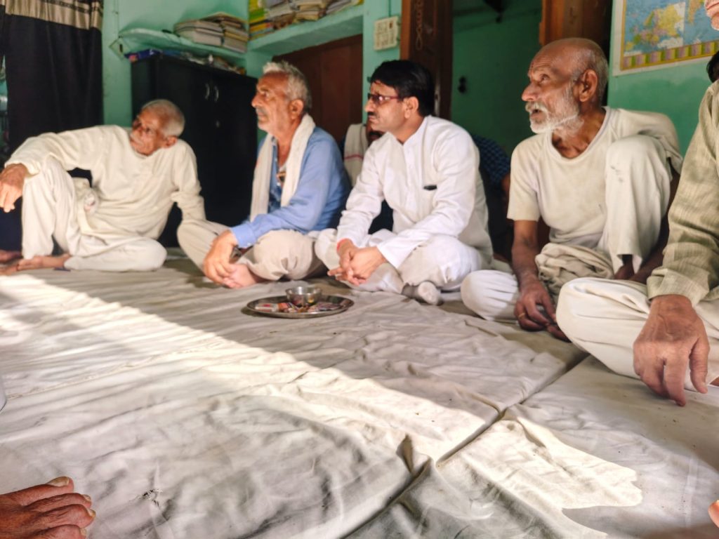 गोवर्धन विधानसभा क्षेत्र में जनसंपर्क एवं सामाजिक कार्यक्रमों में शामिल हुए गोल्डी भैया।