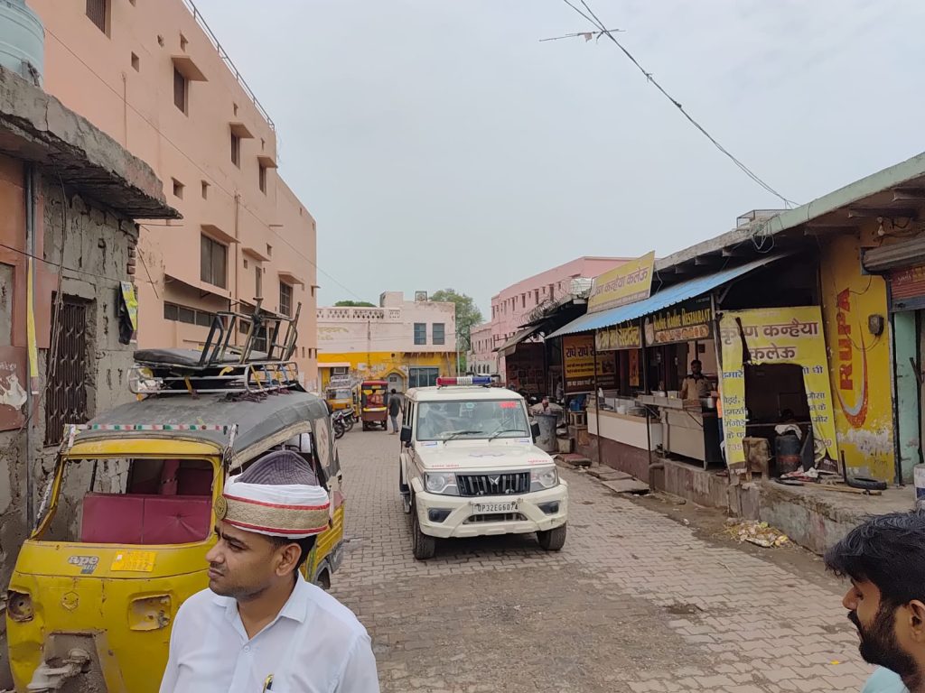 वृंदावन में टेंपो और ई-रिक्शा के लिए नए स्टैंड की तैयारी, नगर निगम और पुलिस ने वृंदावन सिविल सोसाइटी के साथ किया स्थलीय निरीक्षण।