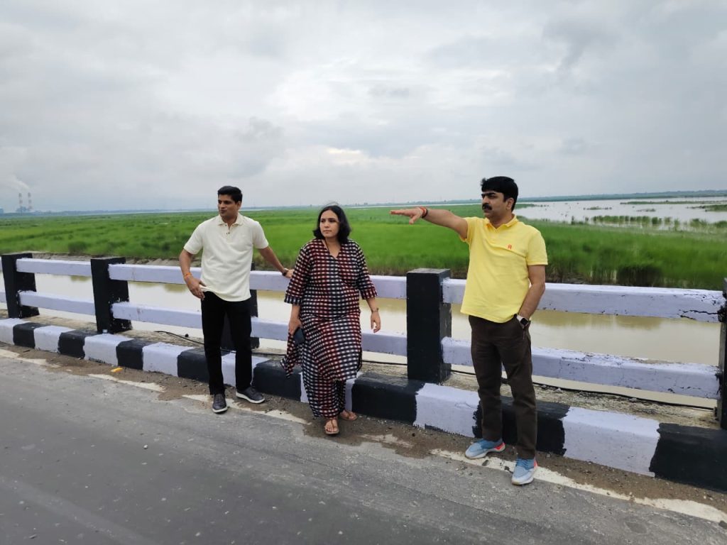मंडलायुक्त व डीएम ने बाढ़ प्रभावित क्षेत्रों का किया निरीक्षण, कांवड़ यात्रा की तैयारियों का भी लिया जायजा।