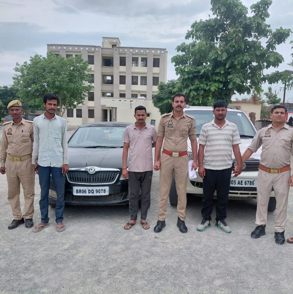 अहरौरा पुलिस ने शराब तस्करी का किया भंडाफोड़, 20 लाख की अवैध अंग्रेजी शराब के साथ तीन तस्कर गिरफ्तार।